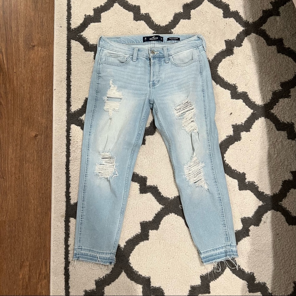 Hollister low-rise boyfriend jeans. Size 26/3. Light blue wash.
